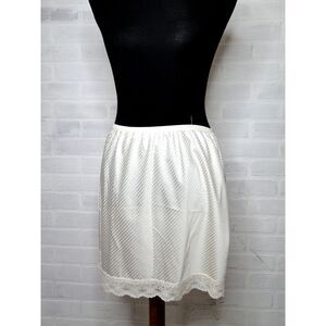 Vintage‎ Vanity Fair Half Slip Large Nylon White Lace Trim Size Medium